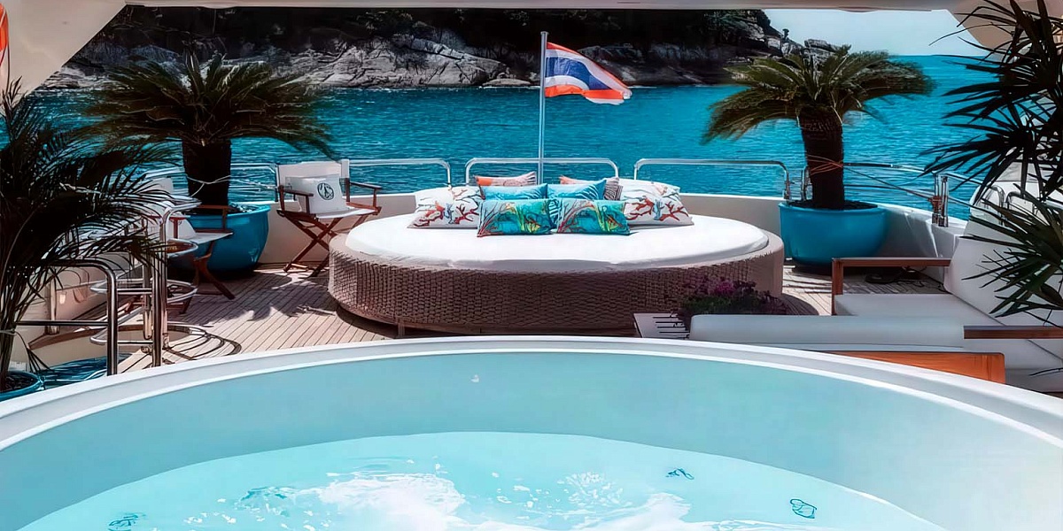 Аренда моторной мега яхты Astondoa 102 FOR YOUR EYES ONLY на Пхукете